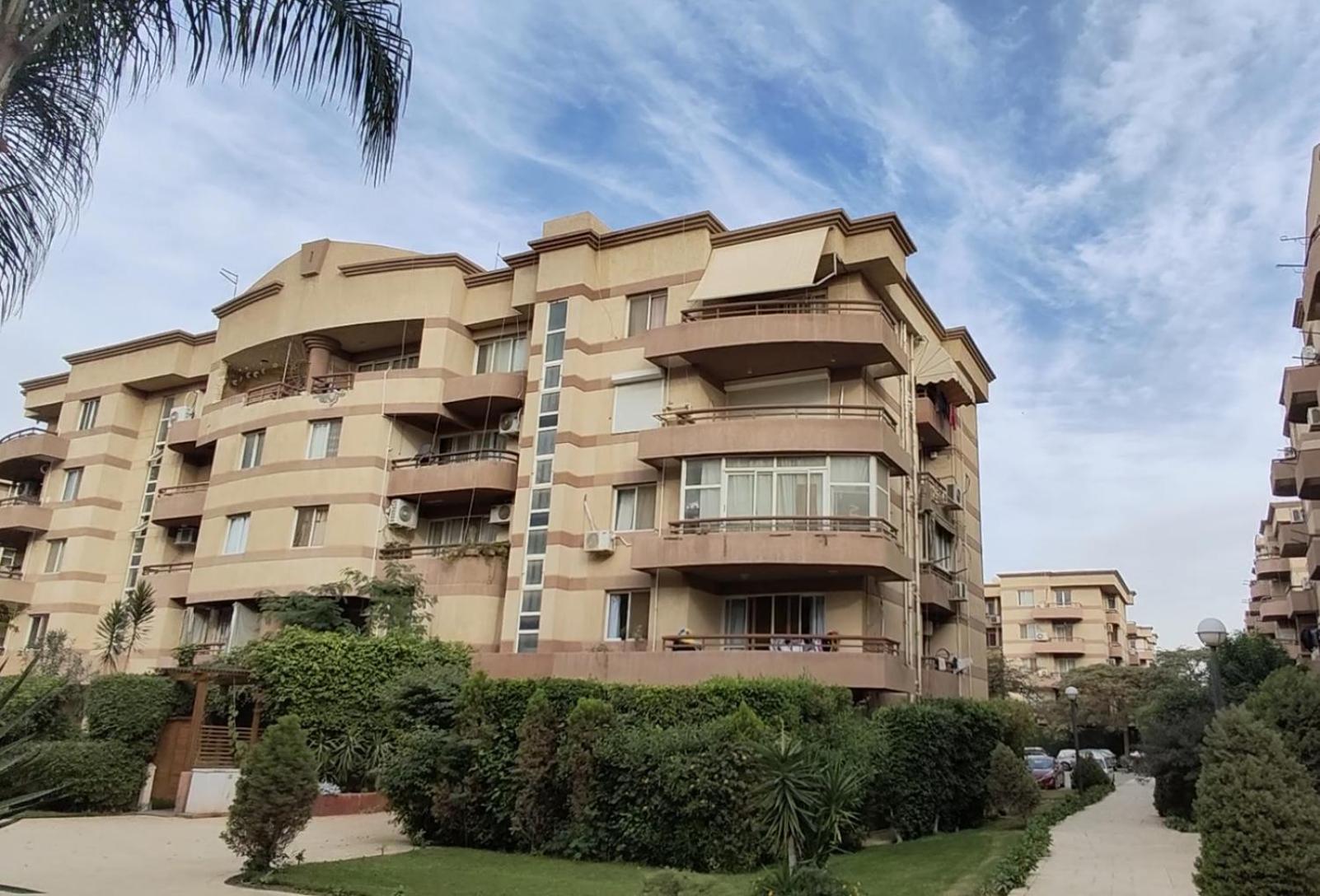 Luxury Furnished Flat In Rehab New דירה